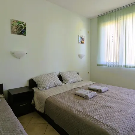 Апартамент Sunny Hills 2 Bdr