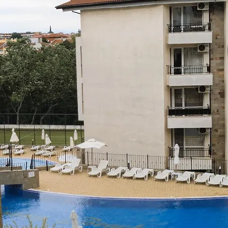 Sunny Hills 2 Bdr Апартамент